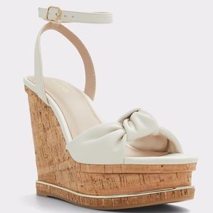 Aldo Barykin Pillow Walk Wedges size 6.5